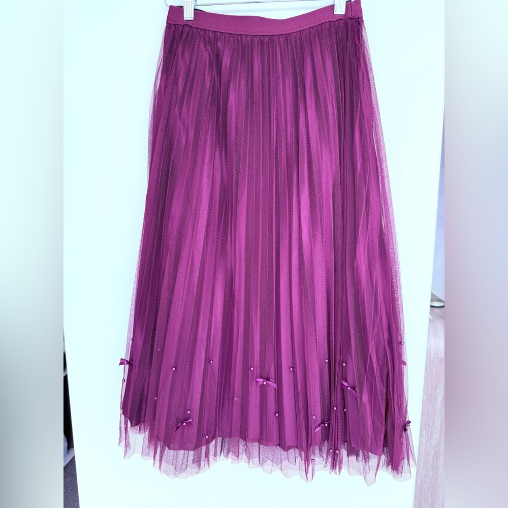 Elegant Burgundy Pleated Maxi Skirt with Bows! 💟🔮